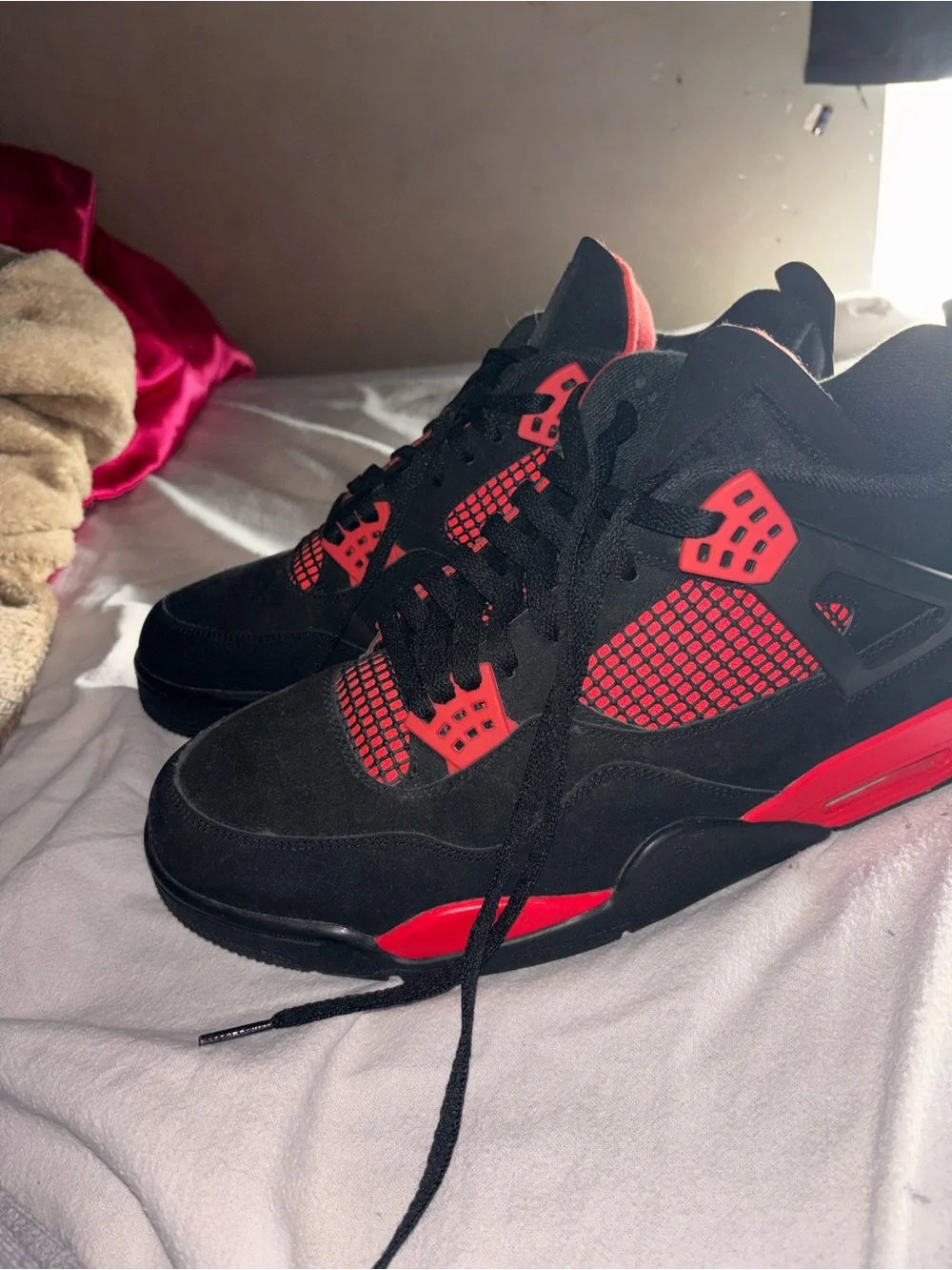 Jordan 4 red thunders